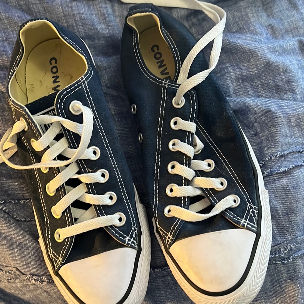 Navy blue size 8 womens / size 6 mens . new !